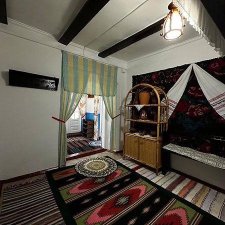 Bed and Breakfast La Madalina Selemet Exterior foto