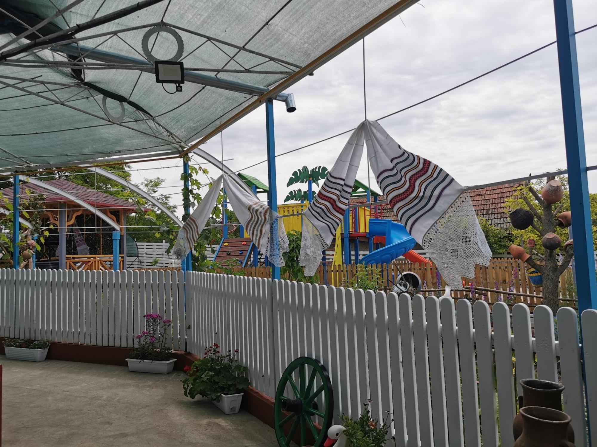 Bed and Breakfast La Madalina Selemet Exterior foto