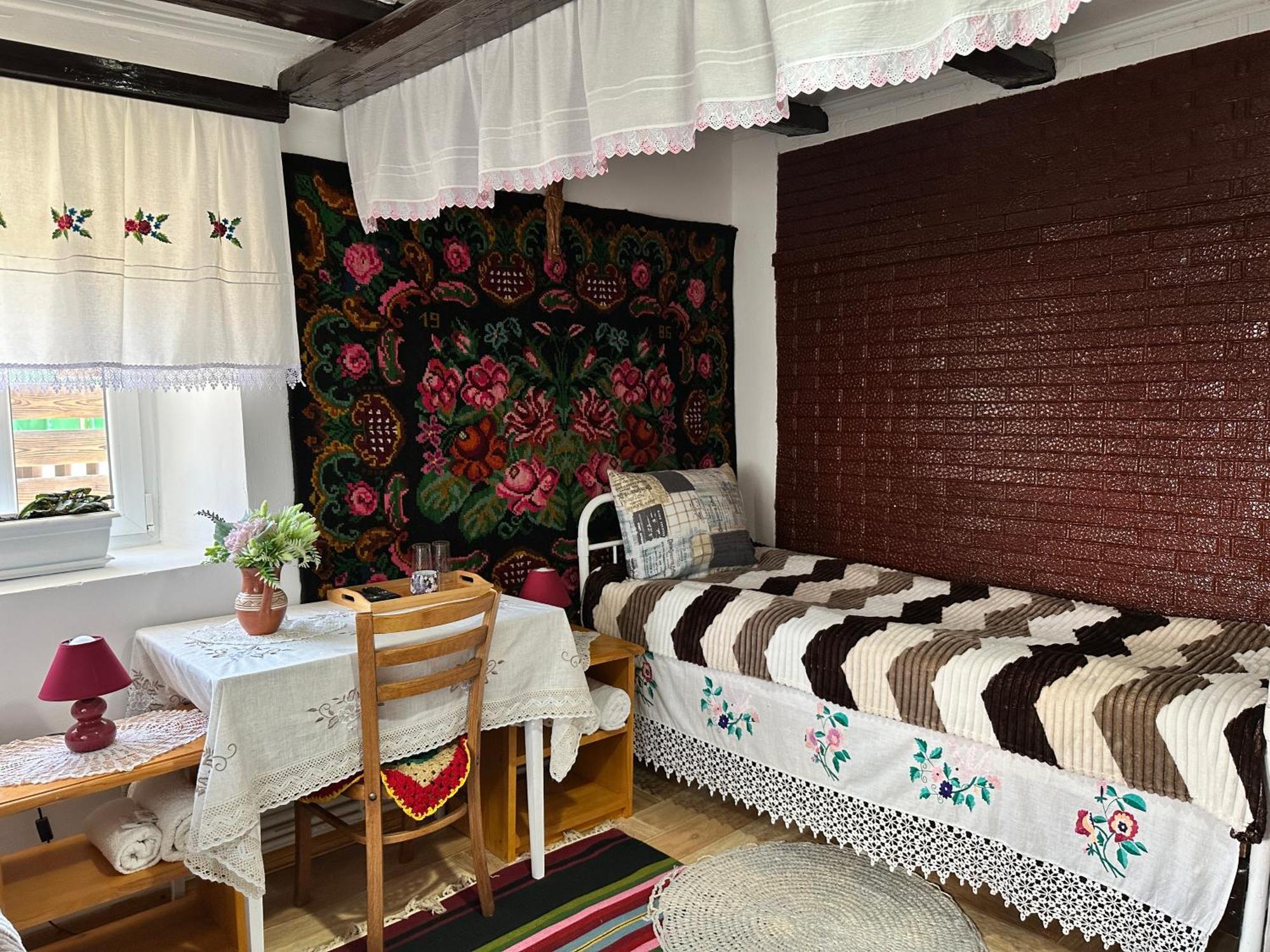 Bed and Breakfast La Madalina Selemet Exterior foto
