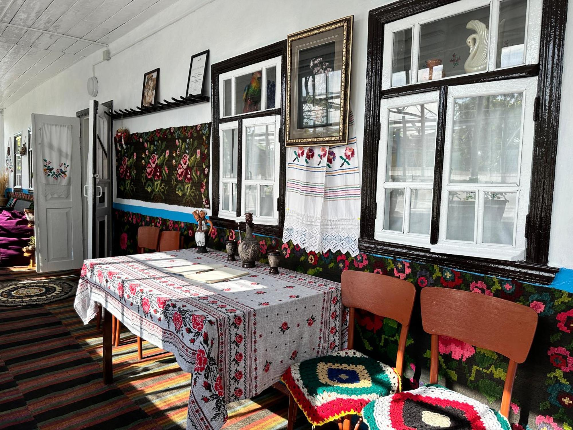 Bed and Breakfast La Madalina Selemet Exterior foto