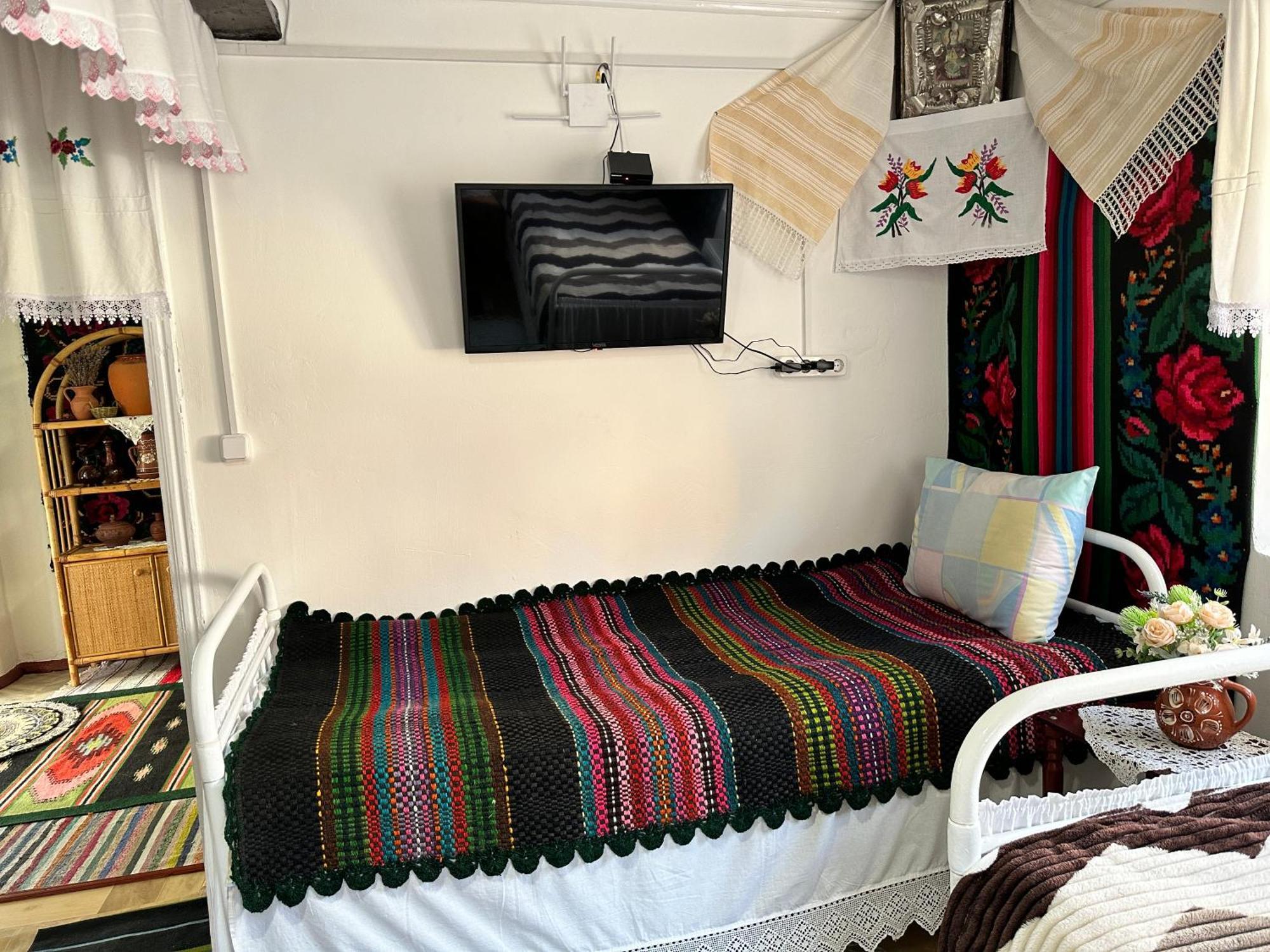 Bed and Breakfast La Madalina Selemet Exterior foto