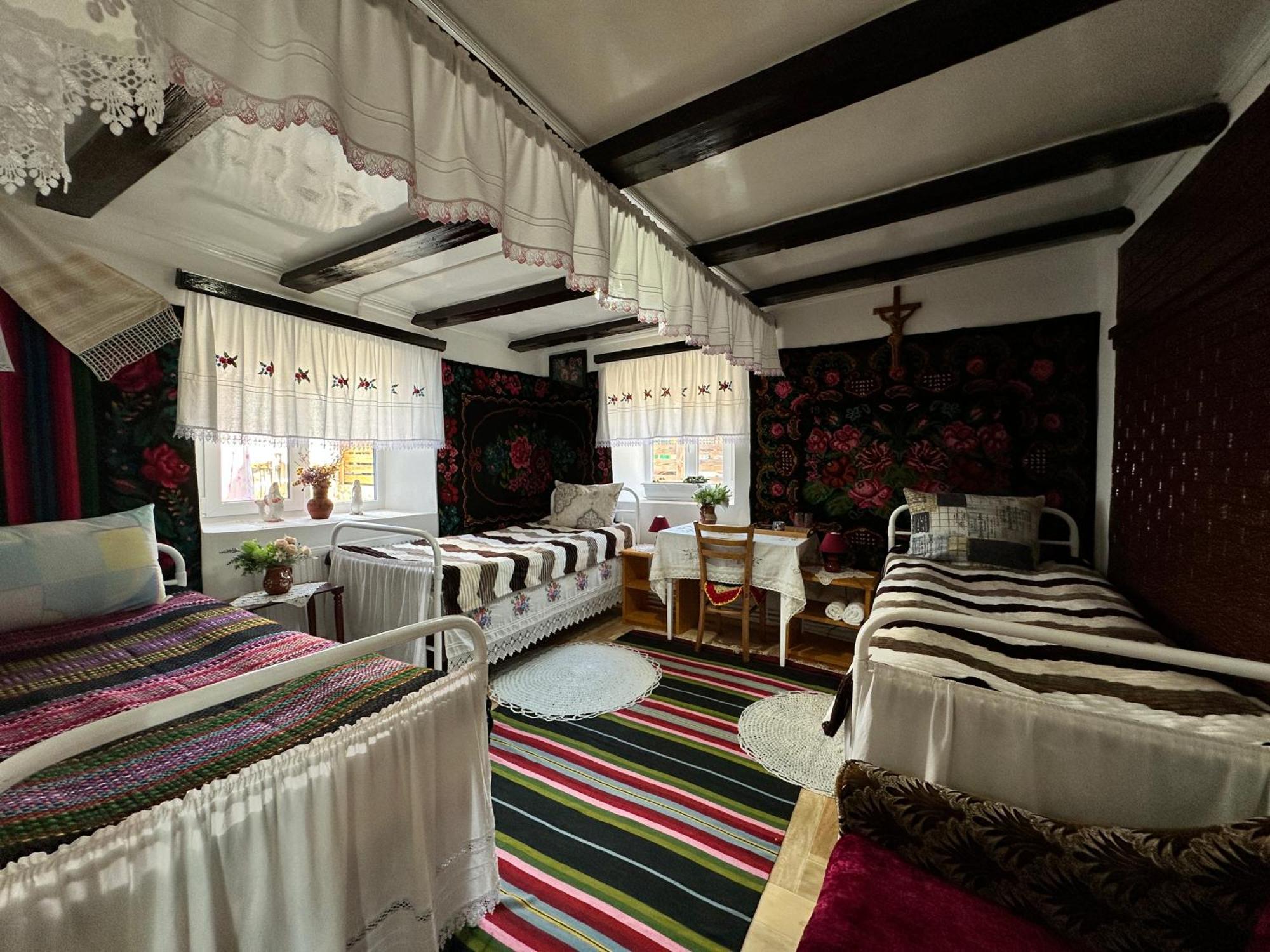 Bed and Breakfast La Madalina Selemet Exterior foto