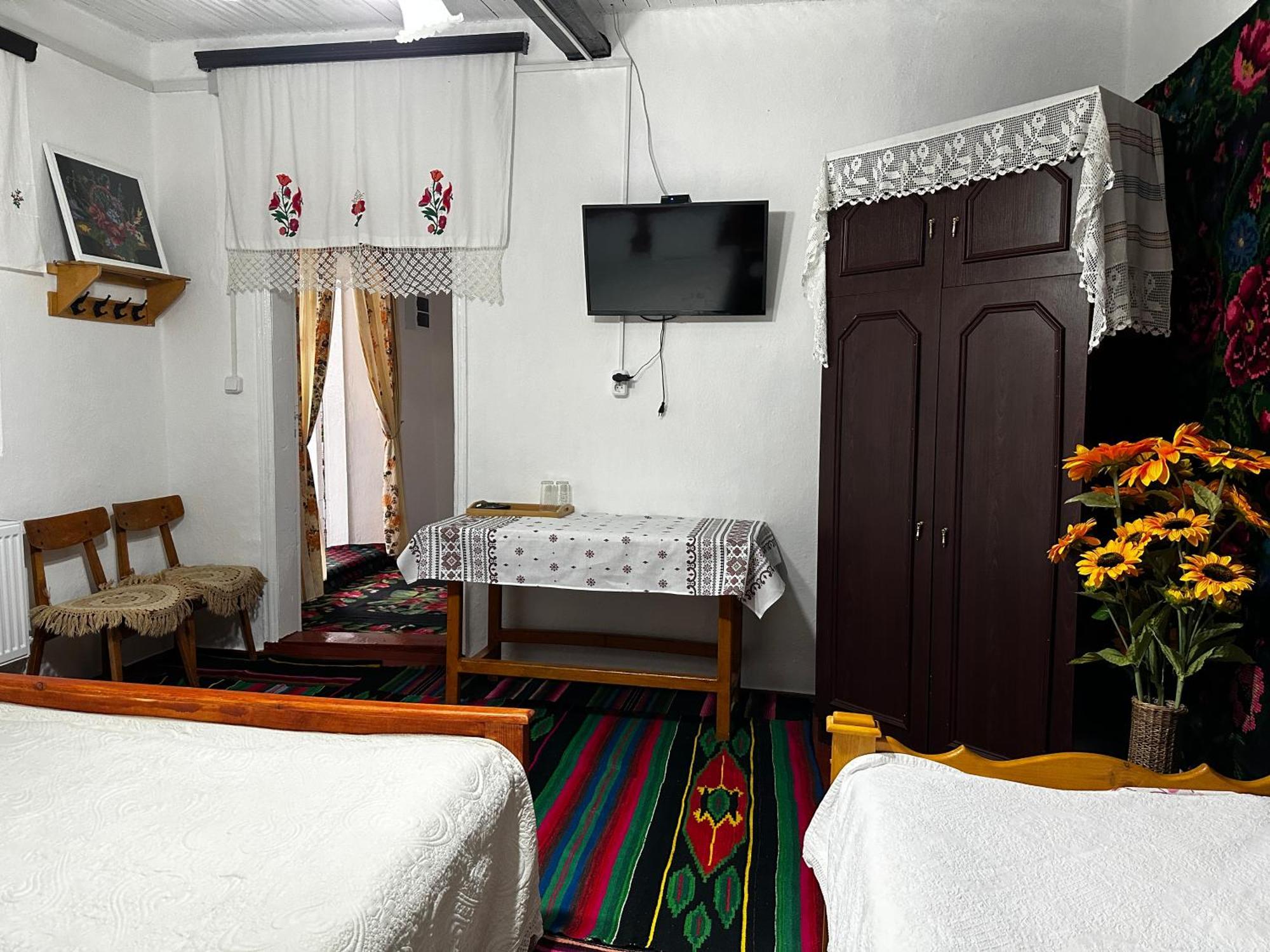 Bed and Breakfast La Madalina Selemet Exterior foto