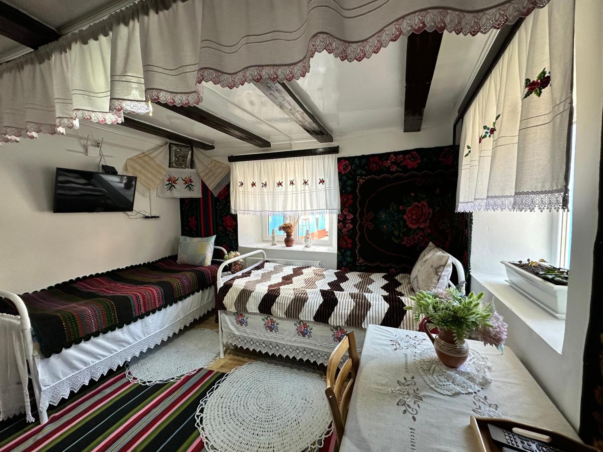 Bed and Breakfast La Madalina Selemet Exterior foto